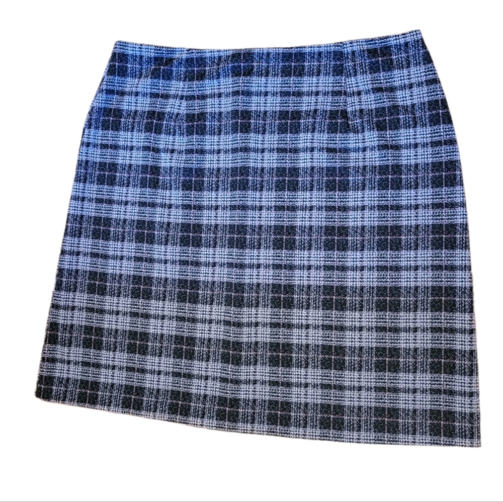 18/20W plaid skirt with pockets on back Est 1946
